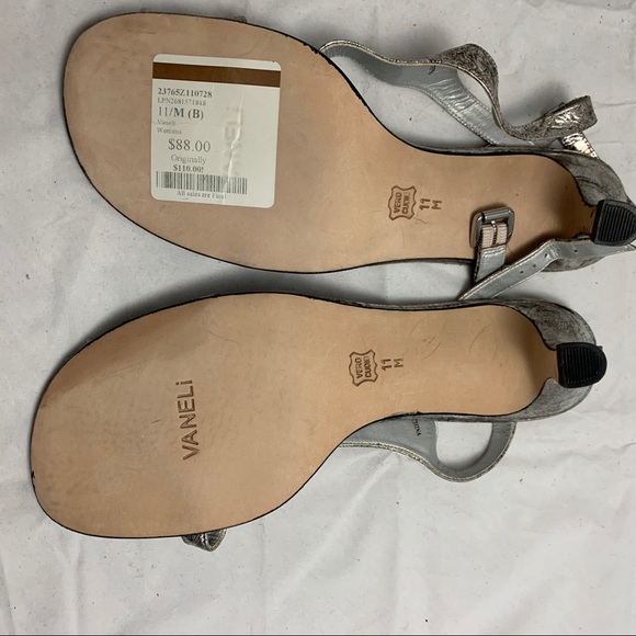 NOS Vaneli 11 distressed silver leather sandals - Picture 7 of 8
